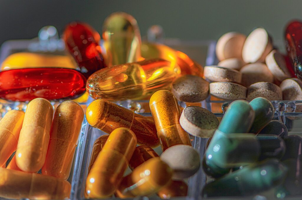Can LCSW prescribe medication